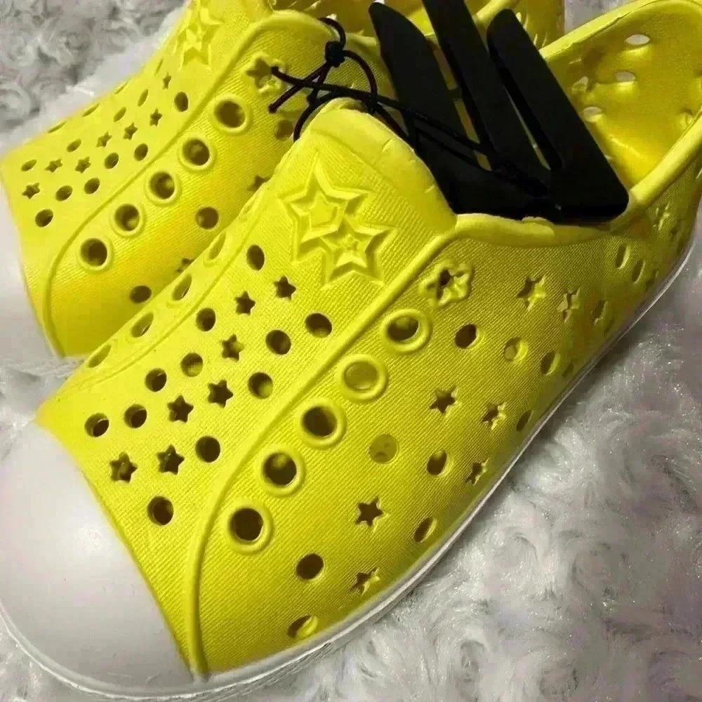 Wonder Nation Girls Size 9-10 Slip On Yellow Stars Shoes‎ NEW